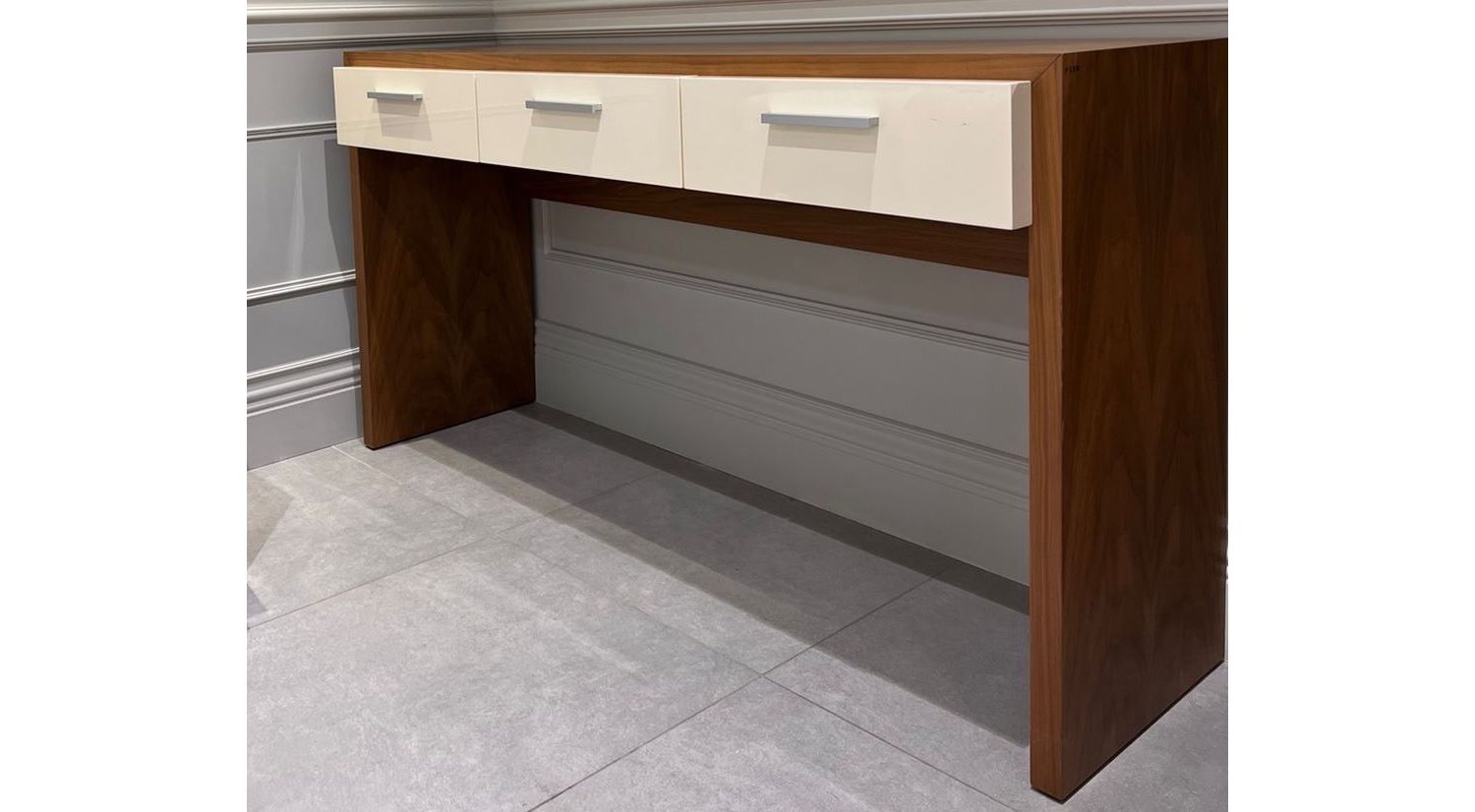 Консоль Каскад (Cascade) фото 1